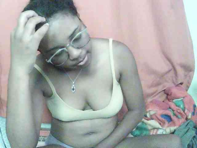TriciaBella webcam