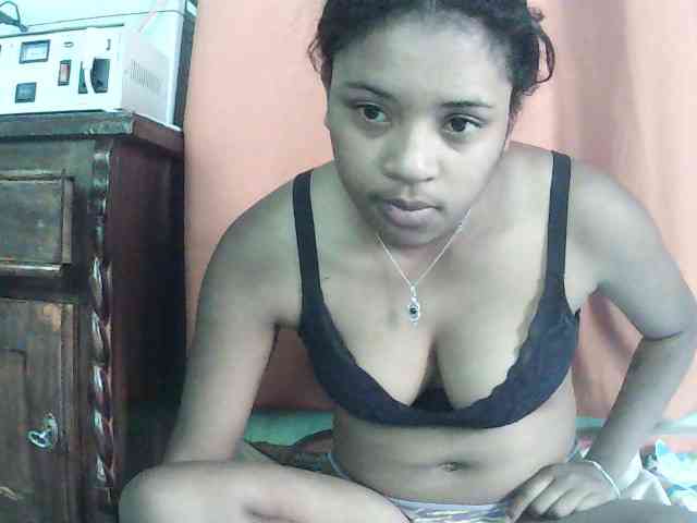 TriciaBella webcam