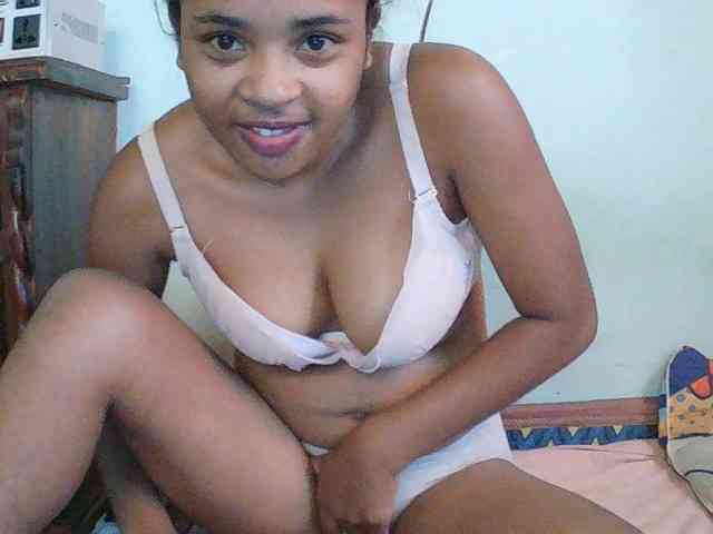 TriciaBella webcam