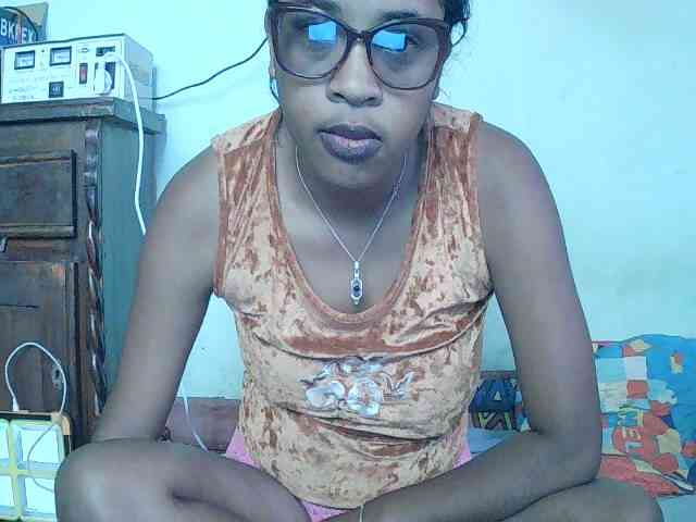 TriciaBella webcam