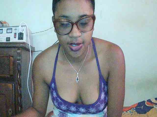 TriciaBella webcam