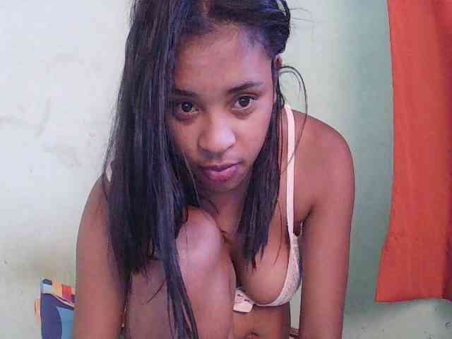 TriciaBella webcam