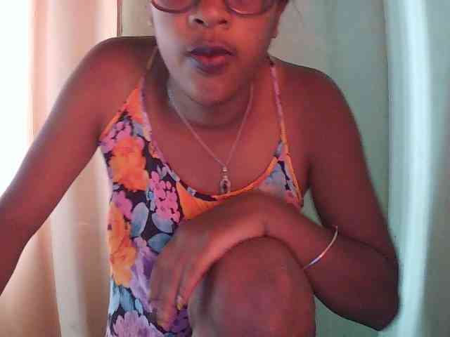 TriciaBella webcam