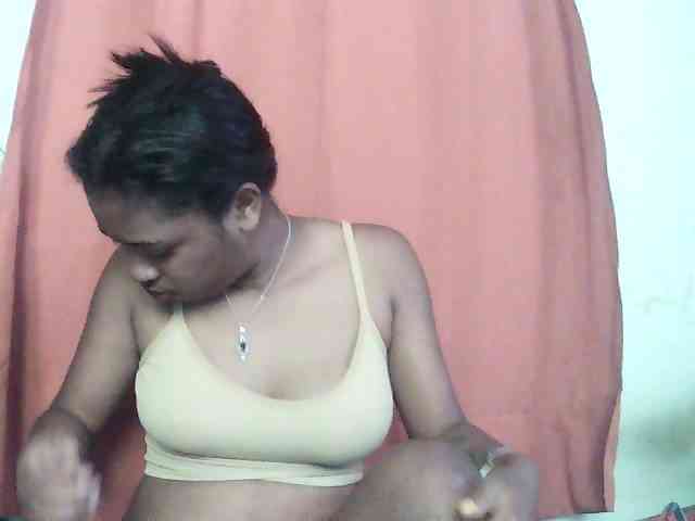 TriciaBella webcam