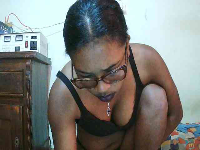TriciaBella webcam