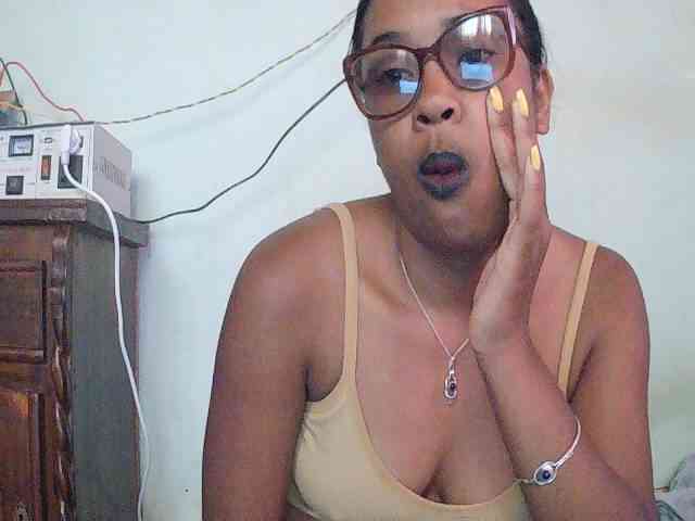 TriciaBella webcam