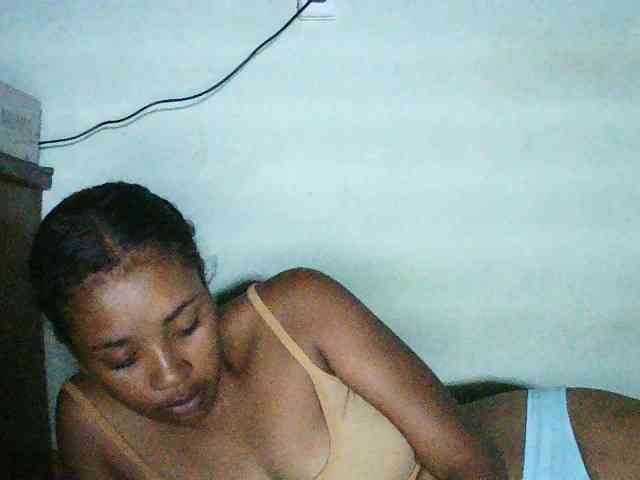 TriciaBella webcam