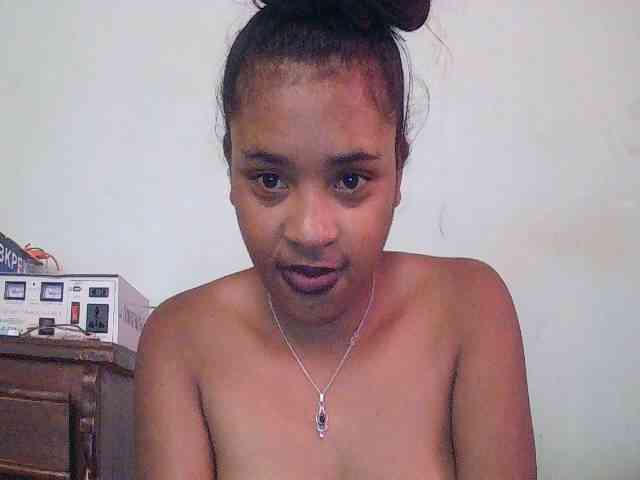 TriciaBella webcam
