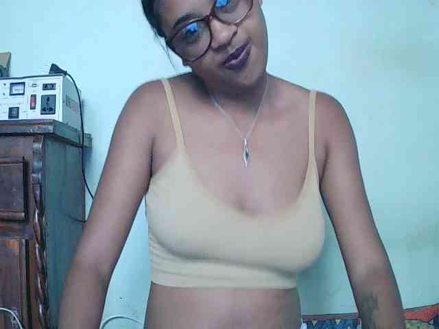 TriciaBella webcam