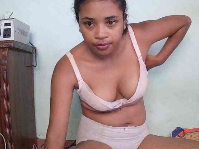TriciaBella webcam