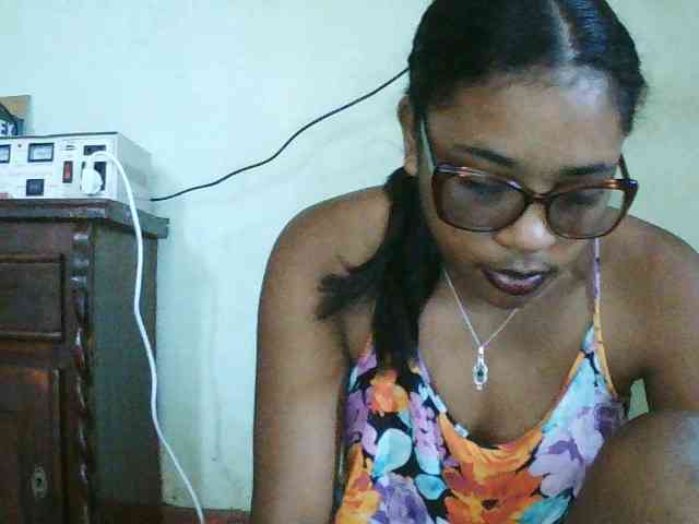TriciaBella webcam