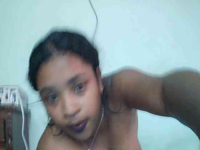 TriciaBella webcam
