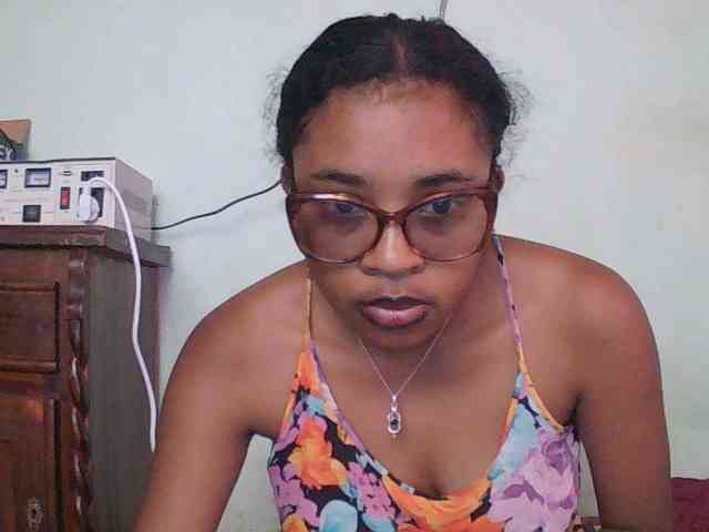 TriciaBella webcam