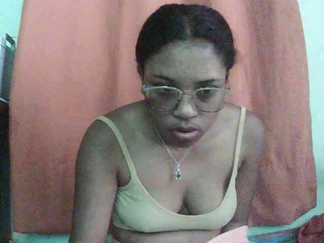TriciaBella webcam
