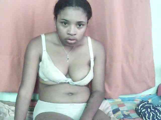 TriciaBella webcam