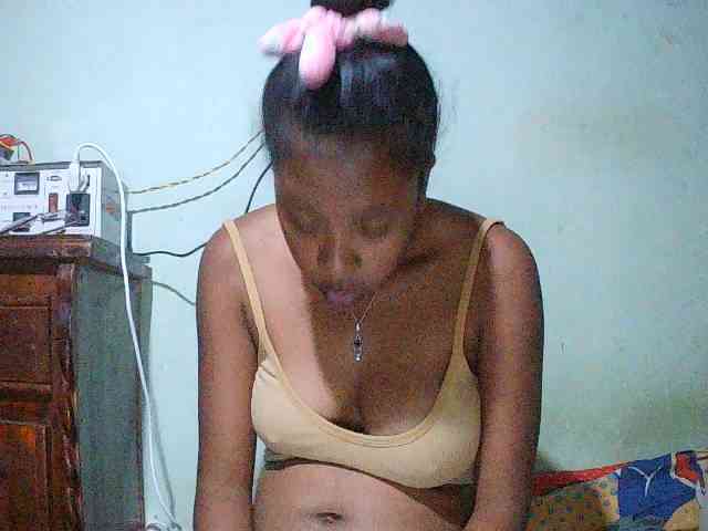 TriciaBella webcam