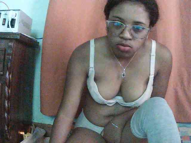 TriciaBella webcam