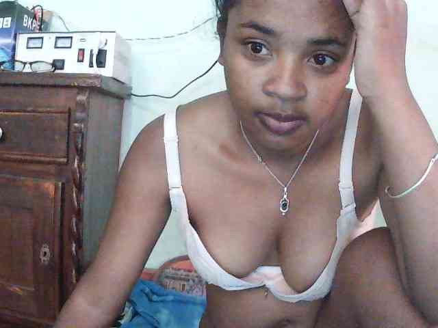 TriciaBella webcam