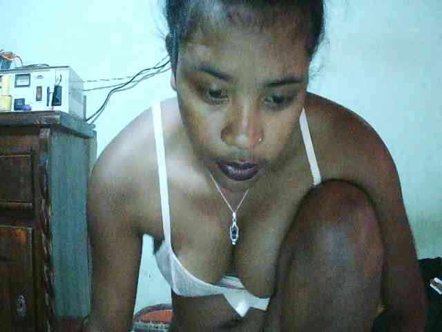 TriciaBella webcam