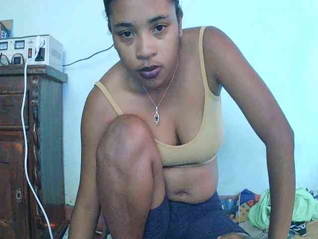 TriciaBella webcam
