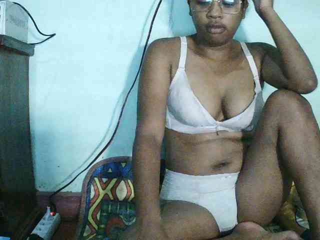 TriciaBella webcam