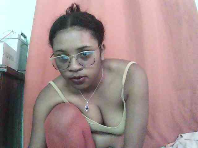 TriciaBella webcam