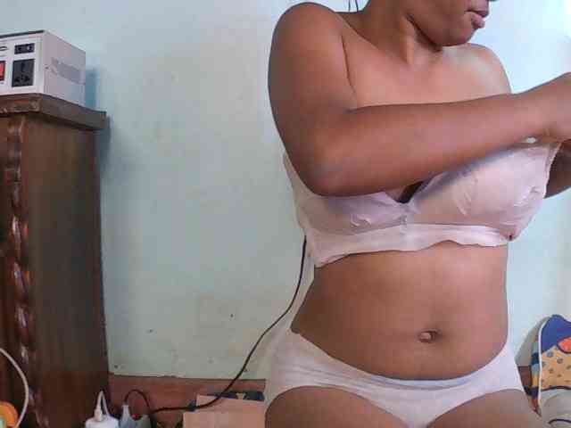 TriciaBella webcam