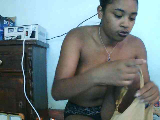 TriciaBella webcam