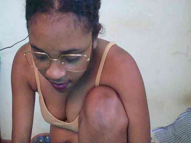 TriciaBella webcam