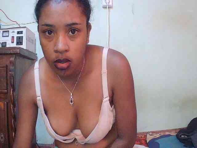 TriciaBella webcam