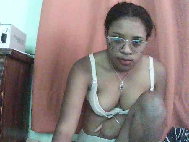 TriciaBella webcam