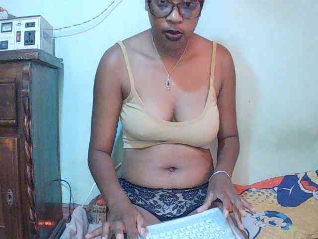 TriciaBella webcam