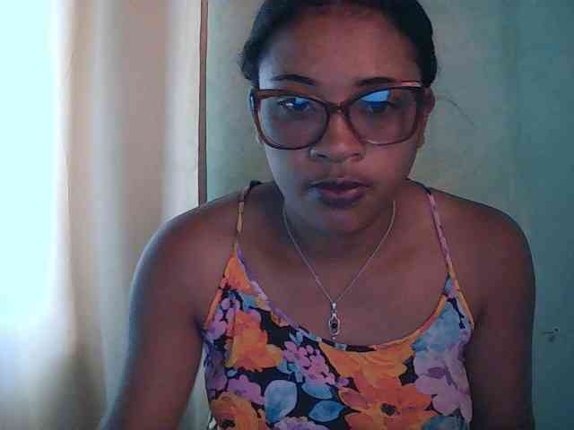 TriciaBella webcam