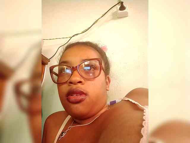 TriciaBella webcam
