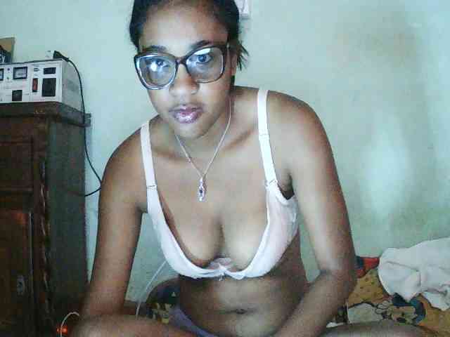 TriciaBella webcam
