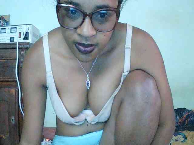 TriciaBella webcam