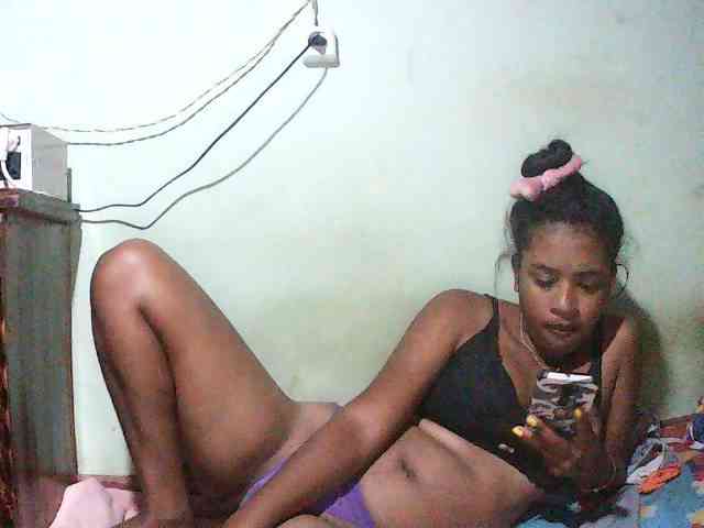 TriciaBella webcam