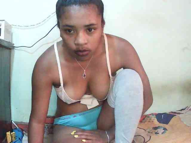 TriciaBella webcam