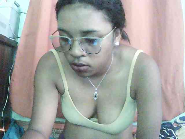 TriciaBella webcam