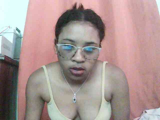 TriciaBella webcam