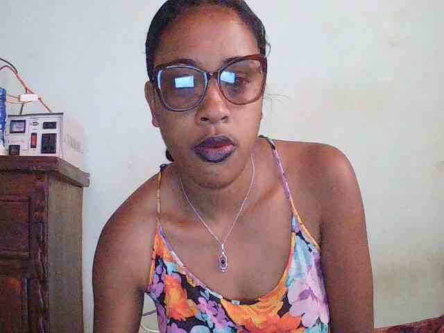 TriciaBella webcam