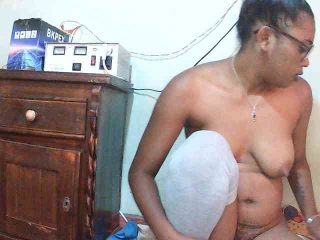 TriciaBella webcam
