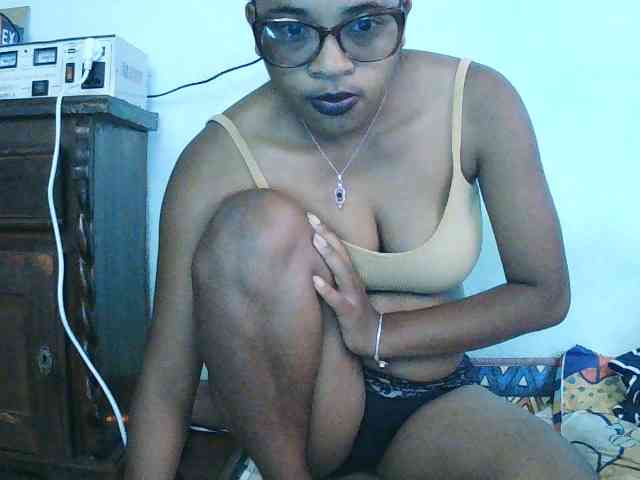 TriciaBella webcam