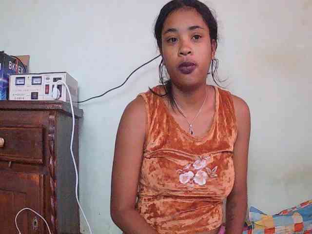TriciaBella webcam