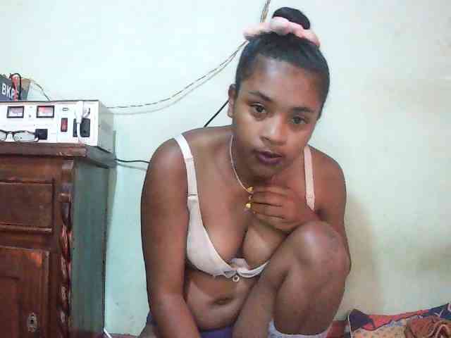 TriciaBella webcam