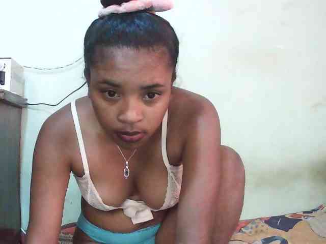TriciaBella webcam