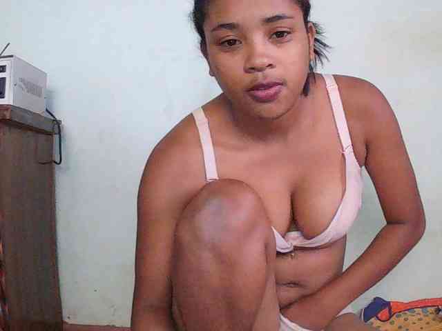 TriciaBella webcam