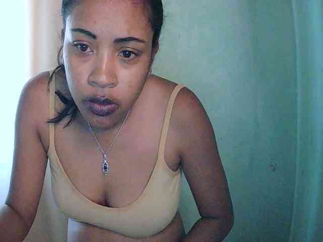 TriciaBella webcam