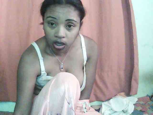 TriciaBella webcam