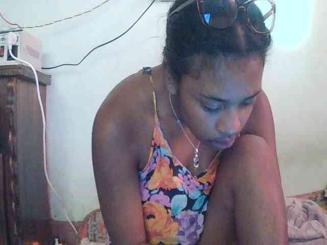 TriciaBella webcam